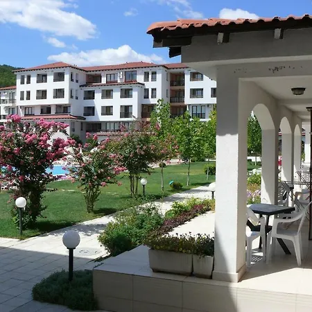 Harmony Hills F35 Garden & Pool View Апартаменты Рогачево